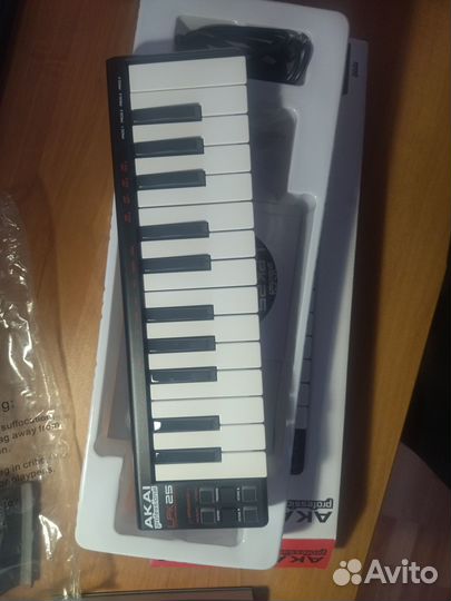 Midi клавиатура akai lpk25