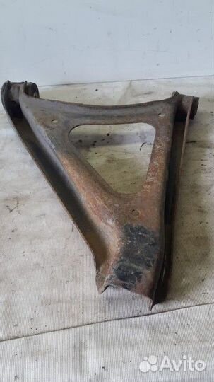 Рычаги подвески нижний правый Volkswagen Touareg