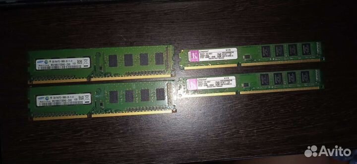 Плашки оперативки по 2 GB DDR3