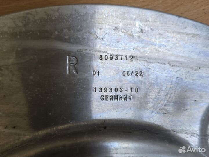 Кожух тормозного диска правый bmw g80