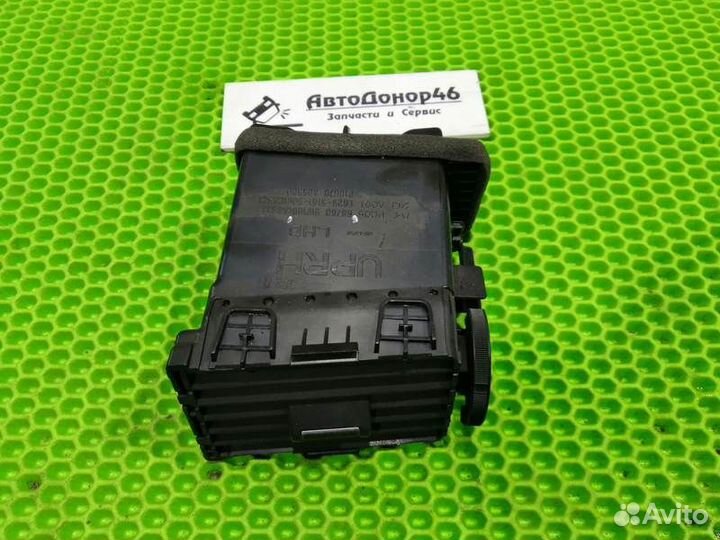 Дефлектор в торпедо правый Nissan Teana J31