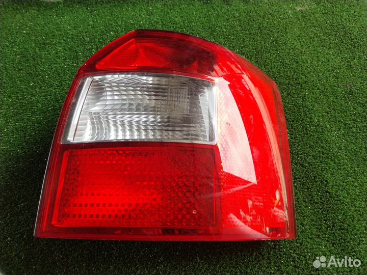 Стоп задний правый Audi A4 B6 универсал BDV 2002