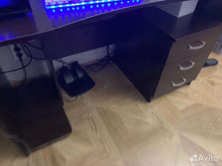 Письменно- компьютерный стол