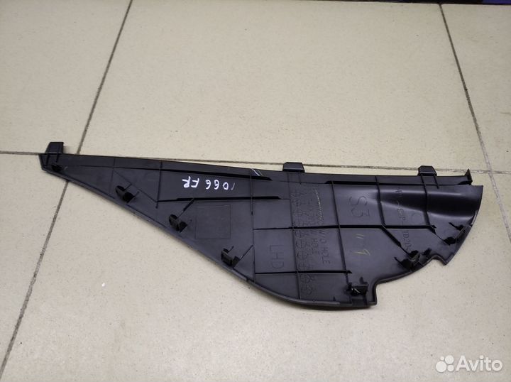 Накладка (кузов внутри) Fortuner 2015