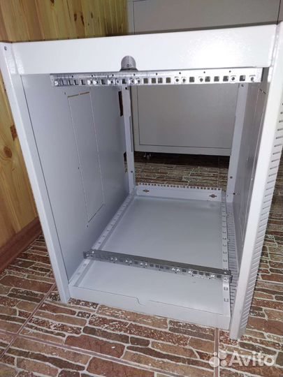 Шкаф серверный настенный