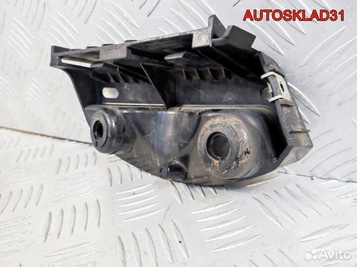 Направляющая заднего бампера правая BMW E90