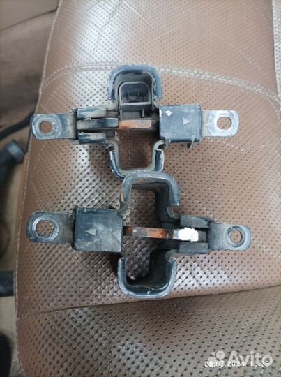 Замок капота Mercedes S550 W221