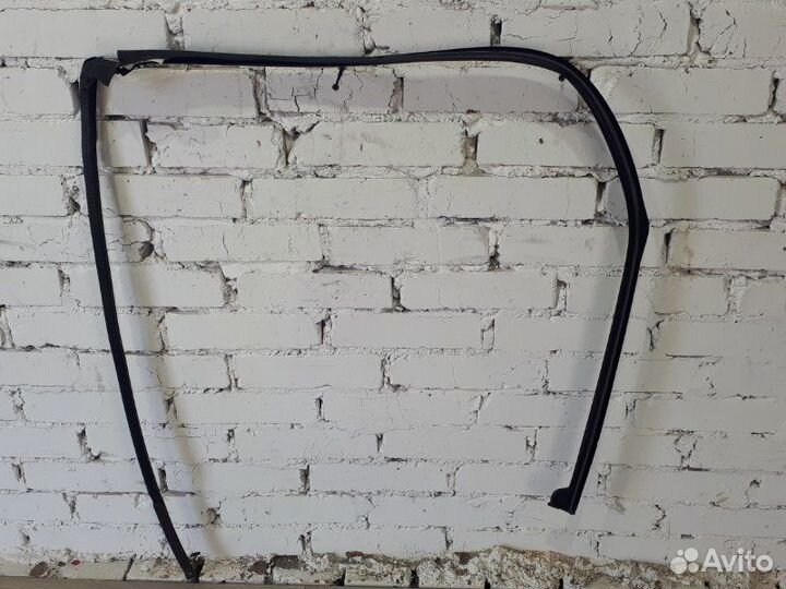 Уплотнитель двери правый Land Rover Range Rover