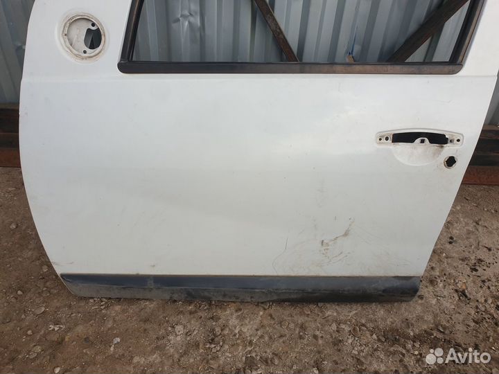 Дверь передняя левая Renault Sandero 1 Сандеро
