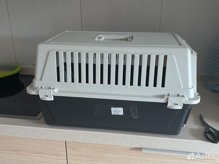 Переноска для кошек и собак