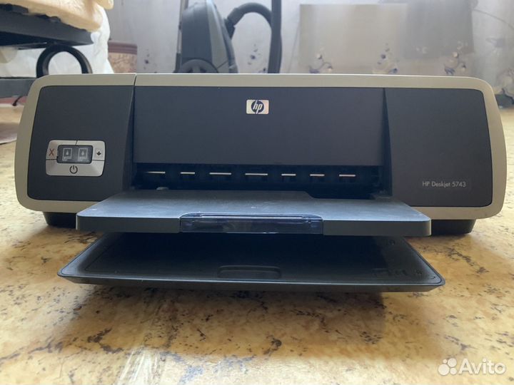 Цветной струйный принтер HP Deskjet 5743