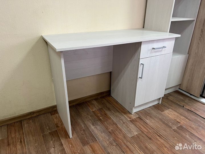 Письменный стол