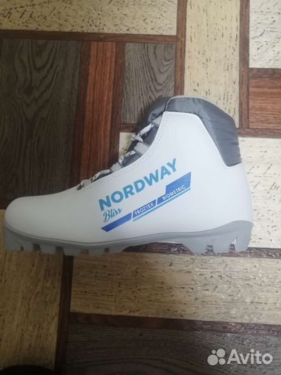 Лыжные ботинки