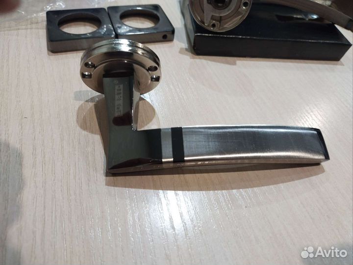 Дверная ручка межкомнатная