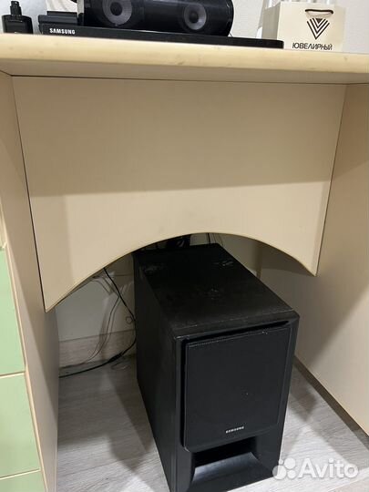 Маникюрный стол