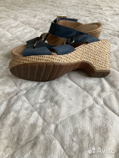 Кожанные босоножки на танкетке 38р