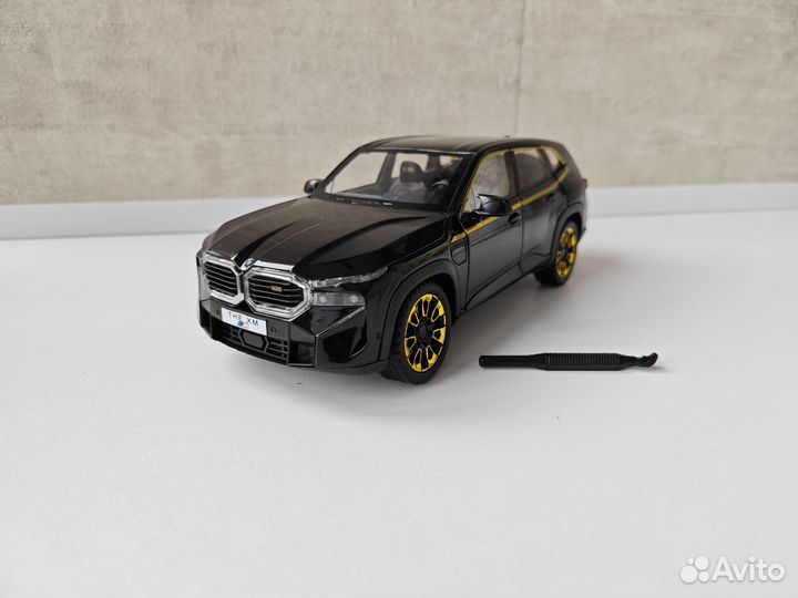 Модель BMW XM 1:24