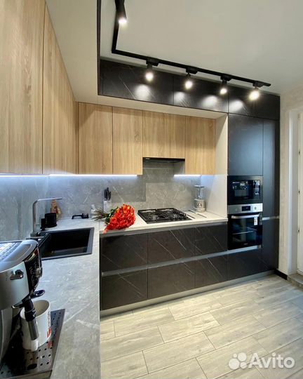 Прямой Кухонный гарнитур на заказ в Новосибирске