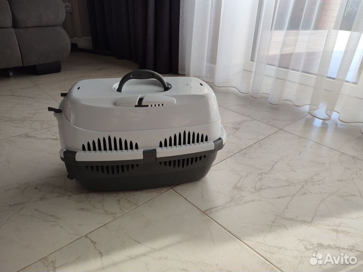 Переноска для кошек и собак