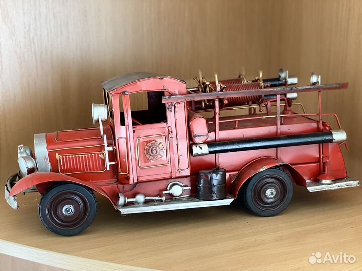 Коллекционная модель пожарного автомобиля