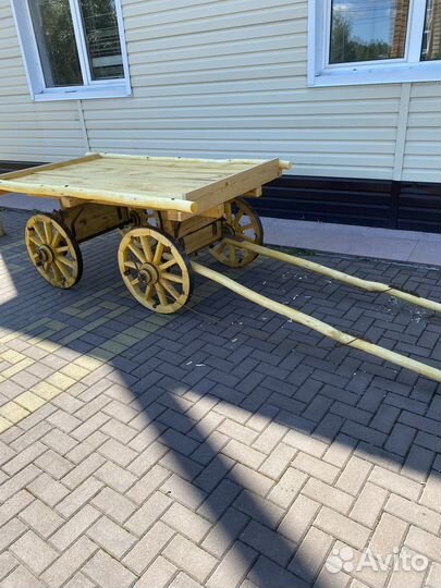 Конная телега на деревянном ходу