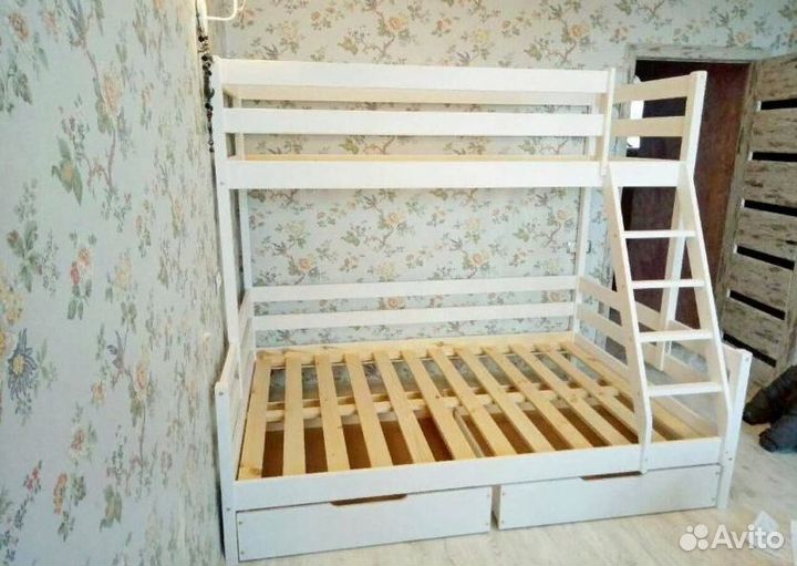 Детская двухъярусная кровать