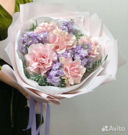 Букет цветов с розой и маттиолой, доставка