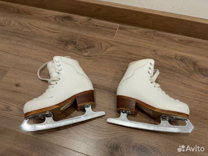 Фигурные коньки graf etude