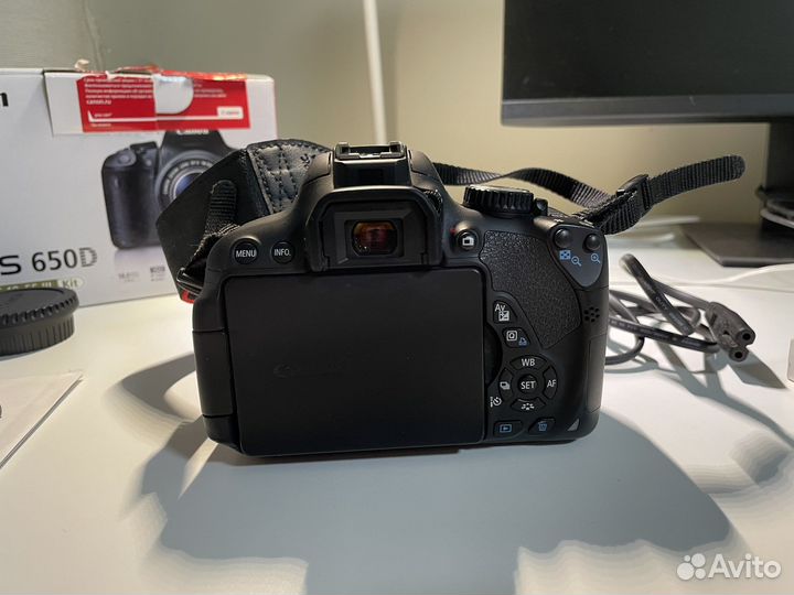 Зеркальный фотоаппарат Canon EOS 650D Kit