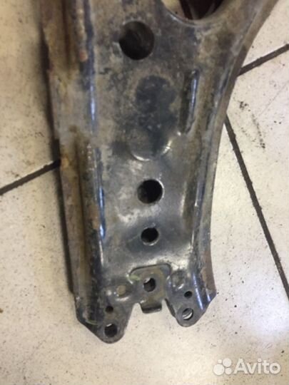 Рычаг подвески передний правый Skoda Octavia A4