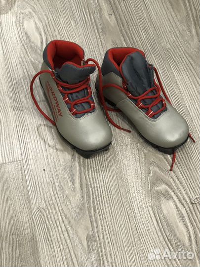 Лыжные ботинки