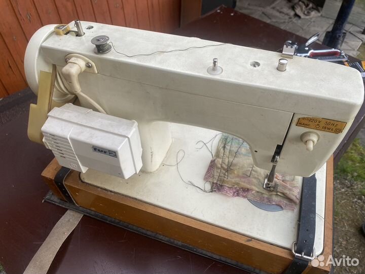 Швейная машина Чайка 132 М