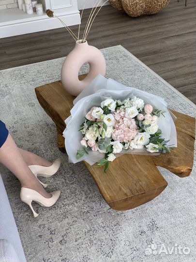 Букеты из 25 Кенийских роз. Доставка