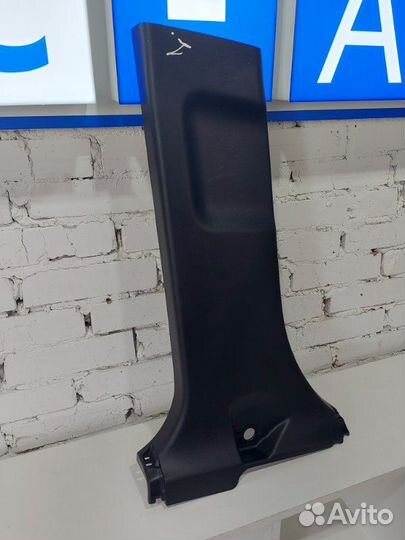 Обшивка центральной стойки передняя левая Toyota