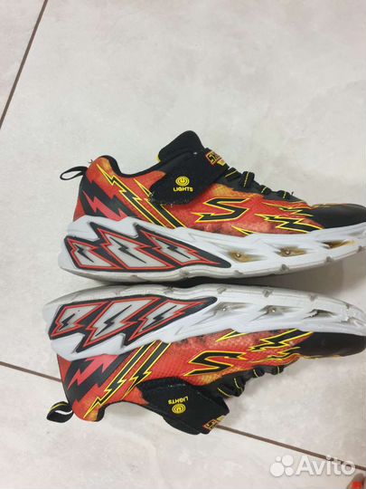 Светящиеся кроссовки 33,5