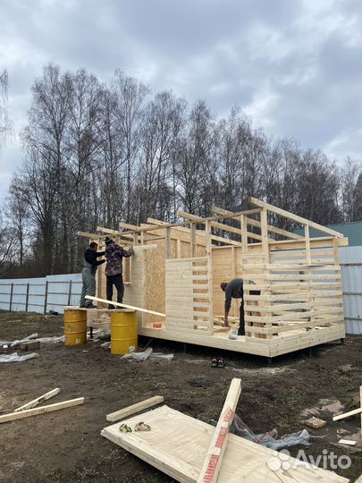 Бригада строителей/ монтаж кровли