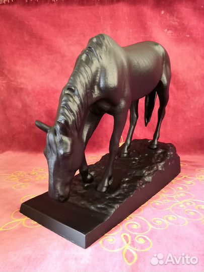 Кабинетная скульптура Конь у водопоя. чугун 1963 г