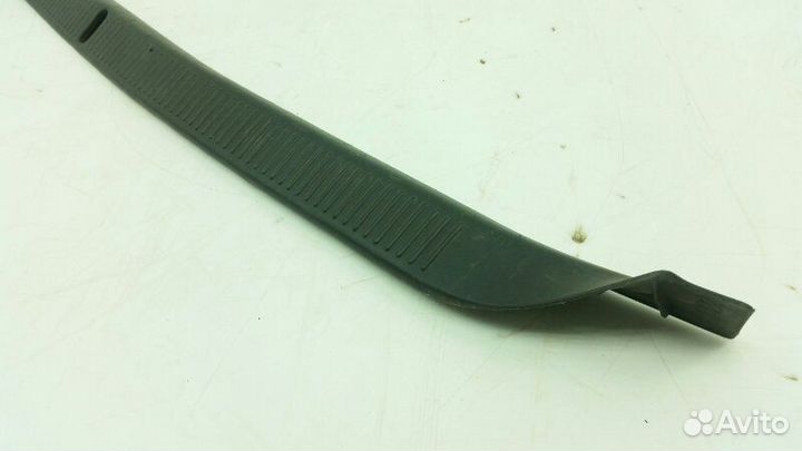 Накладка на замок багажника Toyota Mark Ii GX90