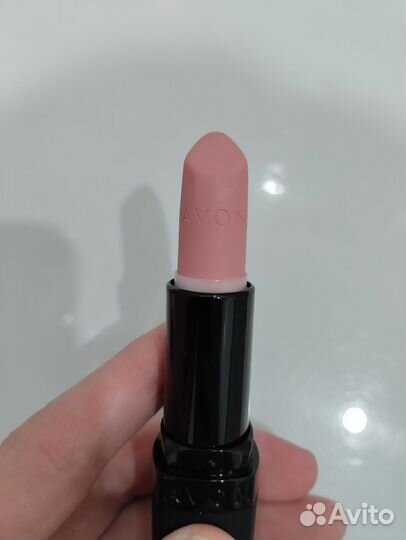 Туалетная вода и помада, косметика