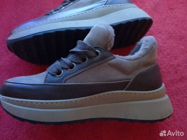 Кроссовки зимние женские новые 39