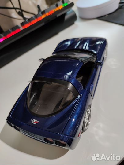 Масштабная модель 1/18 Chevrolet Corvette Bburago