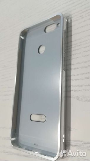 Пластиковый чехол на Honor 7x