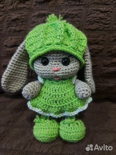 Вязанные игрушки заяц