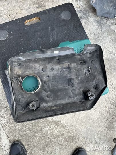 Крышка двигателя VW Passat B7 B6 CC
