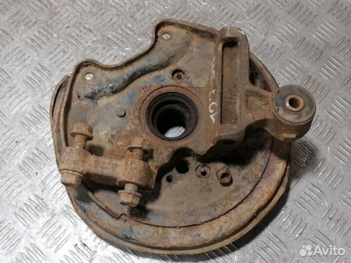 Кулак задний правый Subaru Impreza wrx sti G11