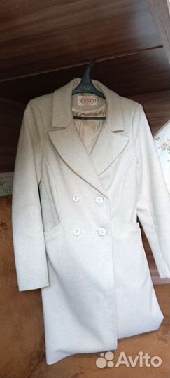 Пальто бежевое женское 42 бу
