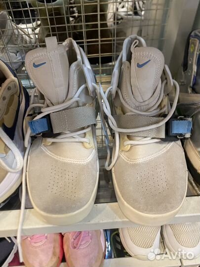 Кроссовки женские