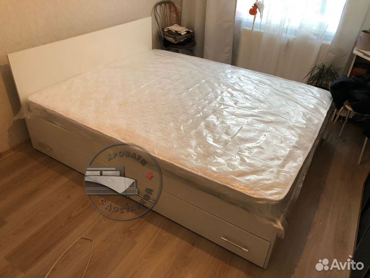 Кровать