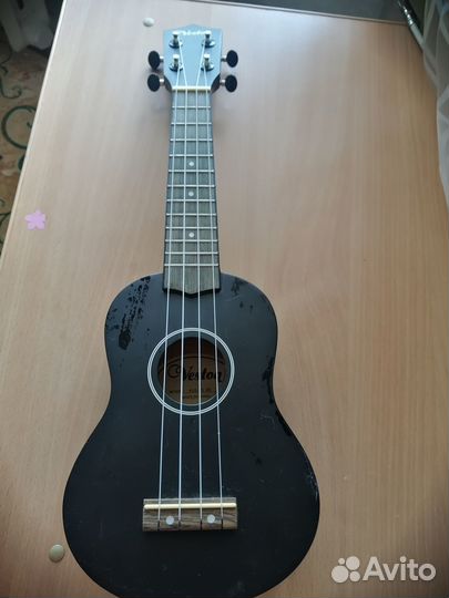 Гитара укулеле