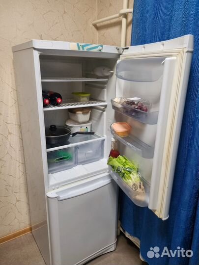 Холодильник indesit